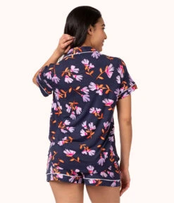 The All-Day Short Sleeve Shirt - Print: Navy Daisy -LuxeIntimates Store 3 on model back all day short sleeve shirt navy daisy